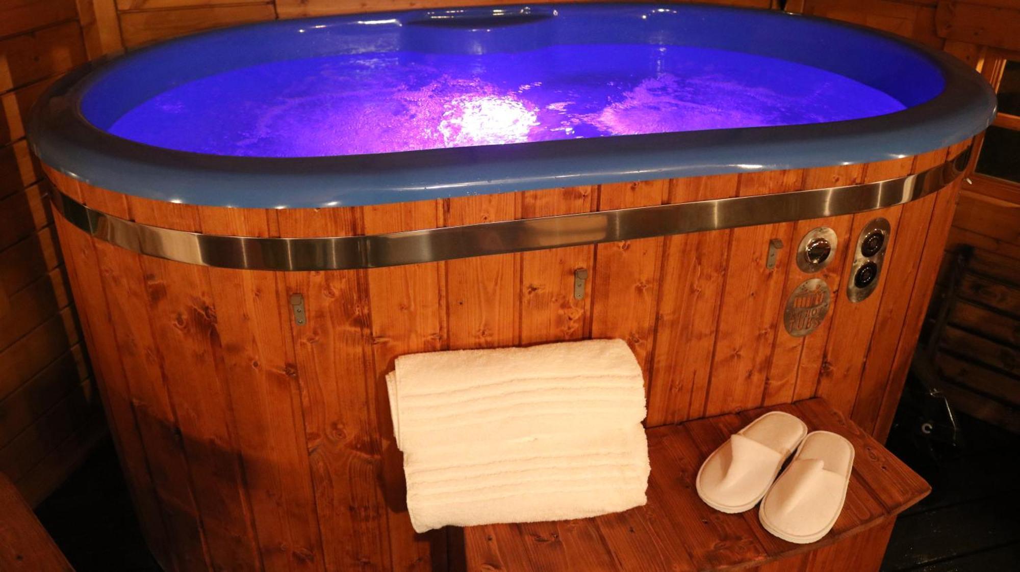 Elsay May Luxury Hot Tub Lodges Exclusively For Couples Over 25Yrs And Dog Friendly تورنبيري المظهر الخارجي الصورة