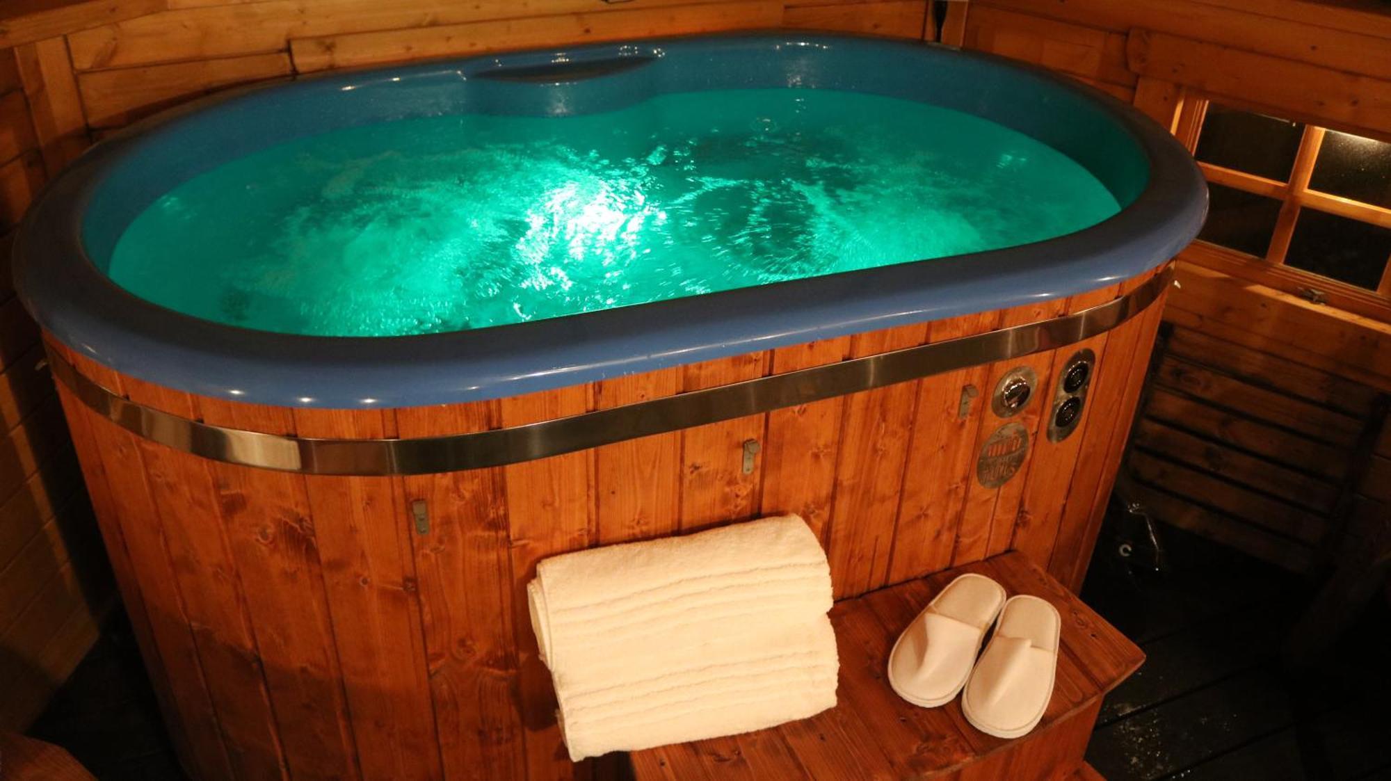 Elsay May Luxury Hot Tub Lodges Exclusively For Couples Over 25Yrs And Dog Friendly تورنبيري المظهر الخارجي الصورة